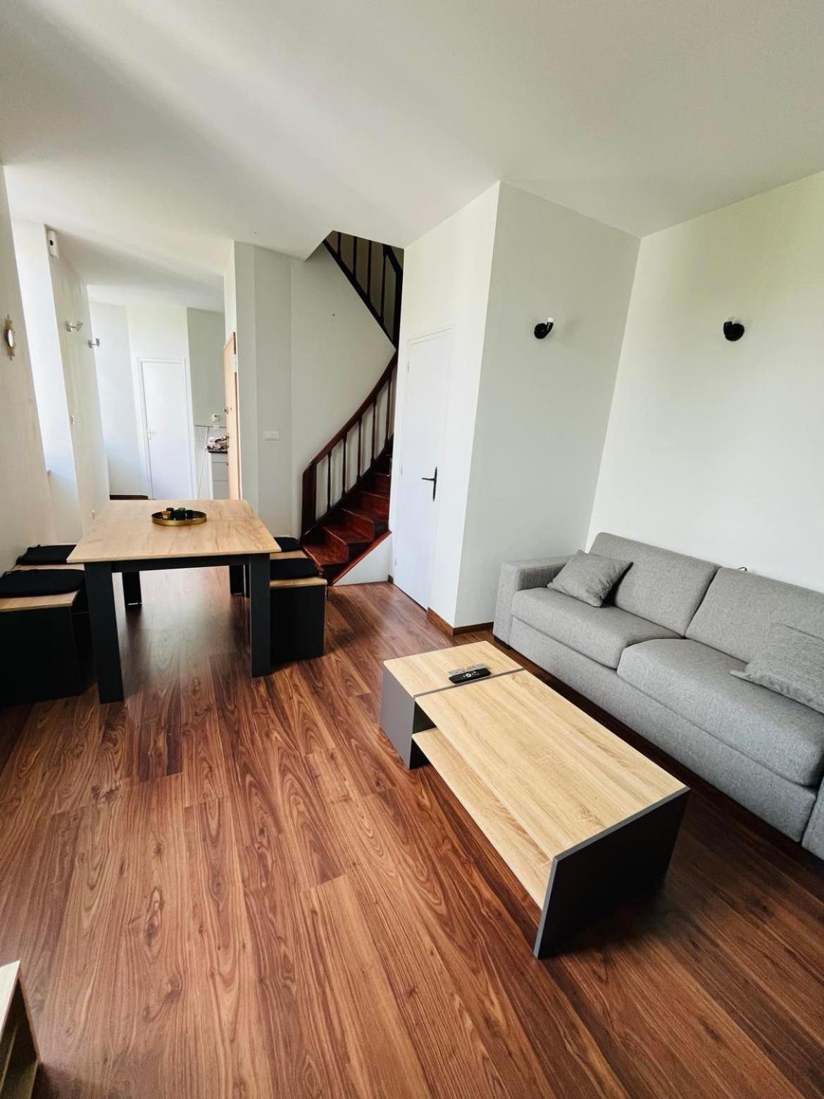 Logement 4 Pers - Coeur De Ville - Calme - Boite A Cle Arrivee Autonome A Partir De 16H00 Depart 11H00 Cholet Kültér fotó